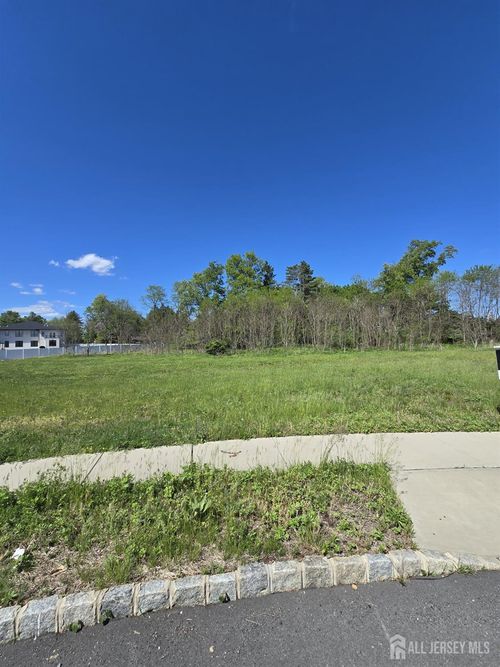 18 Interlaken Rd, Monmouth Junction, NJ, 08852-2710 | Card Image