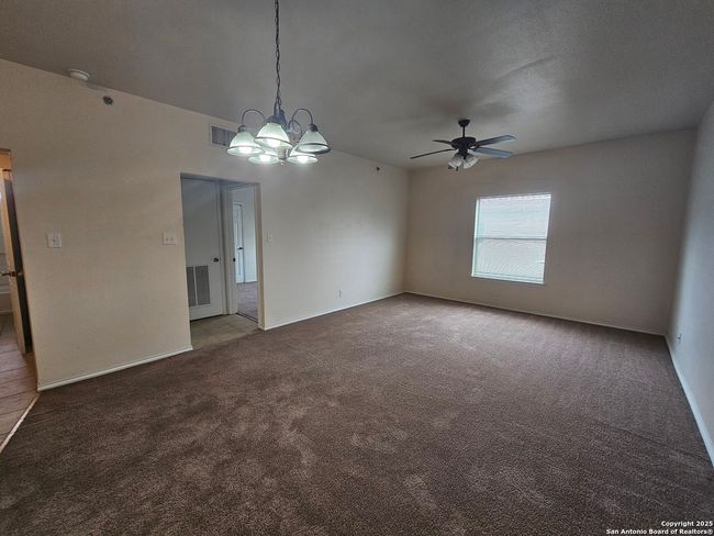 Combined Dining/Living Room | Image 17
