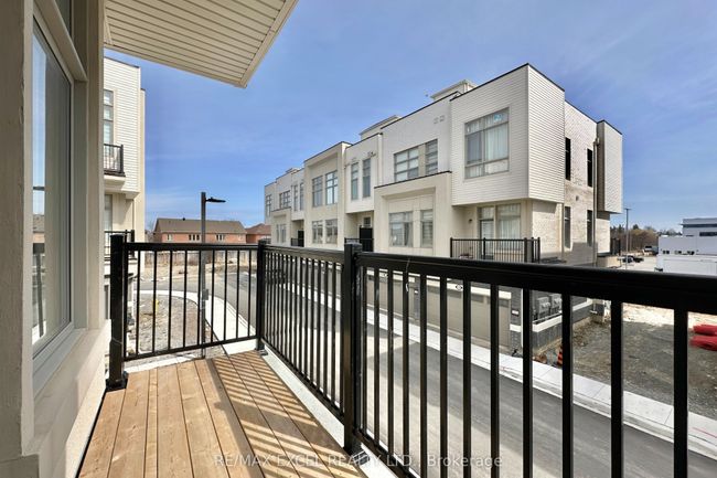 28 Alan Francis Lane, House attached with 3 bedrooms, 4 bathrooms and 1 parking in Markham ON | Image 15