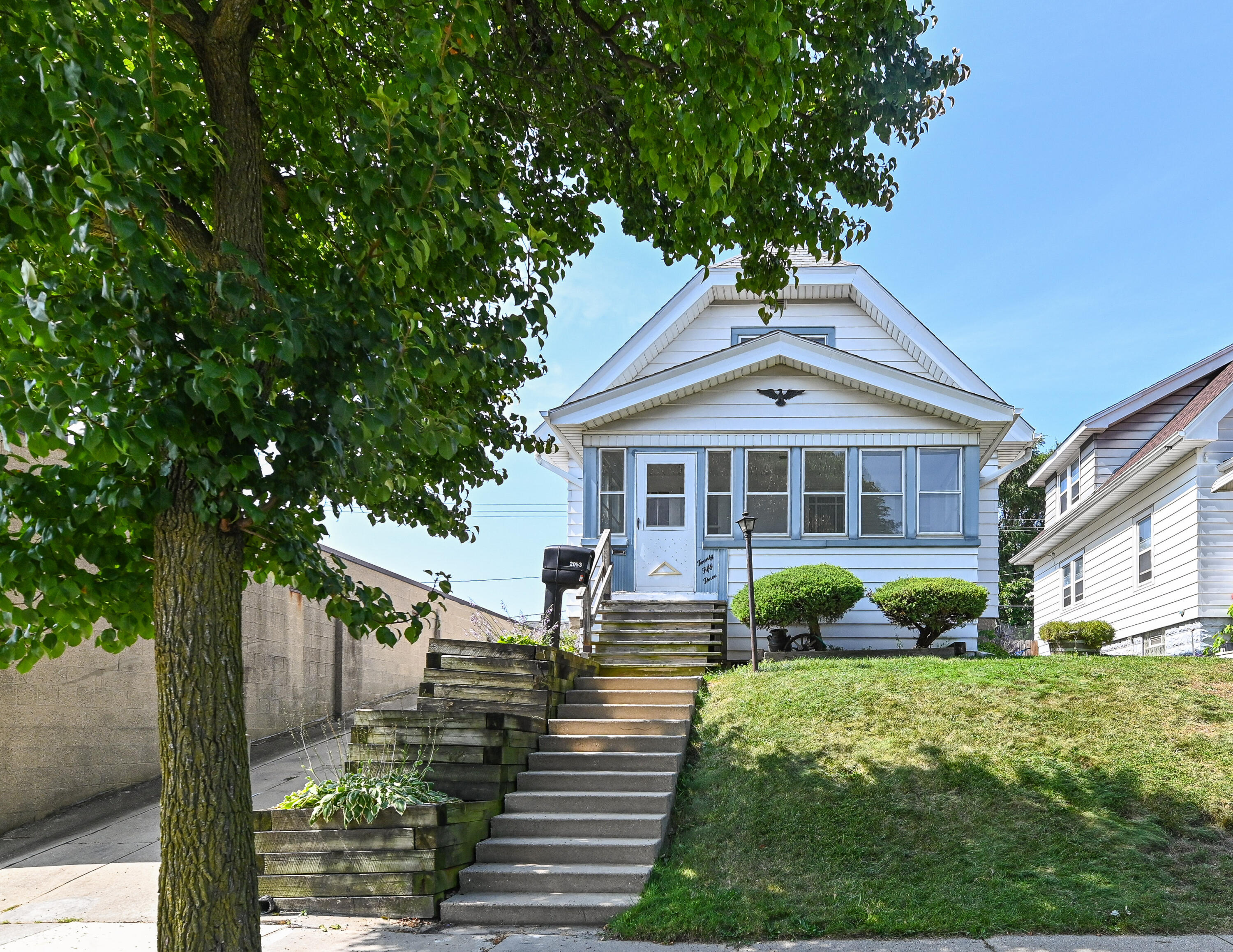 90th St, Milwaukee, WI 53227