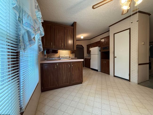 2610 Maple Spring Hwy, House other with 3 bedrooms, 3 bathrooms and 3 parking in Eglon WV | Image 4