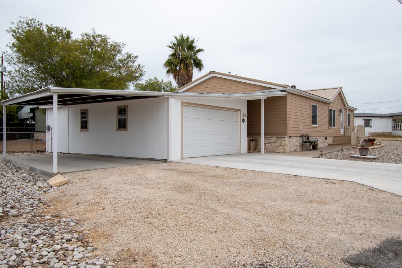 Residential in Del Rio 4