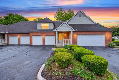 7042 Greensview Village Dr, Canal Winchester, OH, 43110-8456 | Card Image