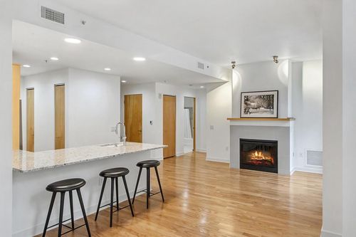 102-309 W Washington Avenue, Madison, WI, 53703 | Card Image