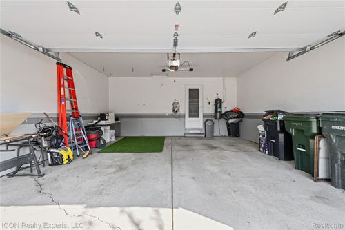 3754 Knightbridge Cir, Sterling Heights, MI, 48314-4530 | Card Image