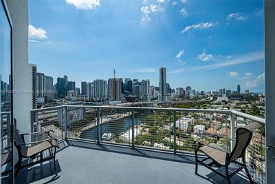 PHII04 - 10 Sw South River Dr, Condo with 3 bedrooms, 2 bathrooms and null parking in Miami FL | Image 2