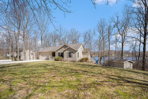 32052 County Road 687, Bangor, MI, 49013-9476 | Card Image