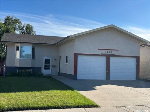 1055 Kenderdine Drive N, Regina, SK, S4X4H5 | Card Image