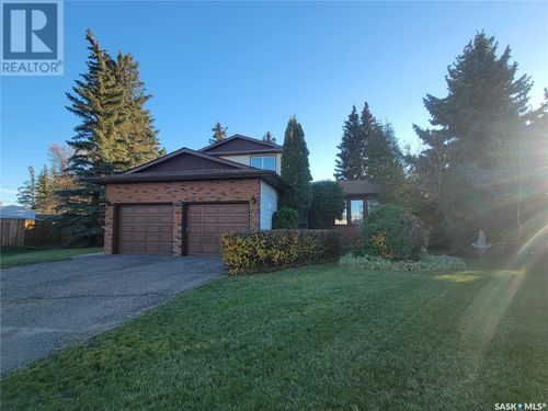 5002 Post Pl, Macklin, SK, S0L0E6 | Card Image