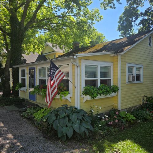 422 Oak Ave, Lakeside, OH, 43440-1441 | Card Image