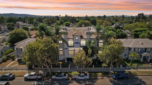 h-5635 Woodman Ave, Van Nuys, CA, 91401 | Card Image