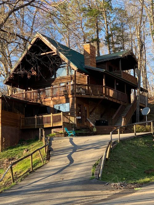 1009 Ravens Ford Way, Sevierville, TN, 37876-1806 | Card Image