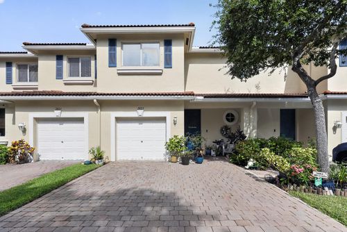 2823 S Evergreen Cir, Boynton Beach, FL, 33426-8657 | Card Image