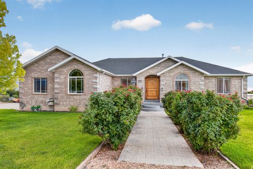 305 N Center St, Moroni, UT, 84646-7647 | Card Image