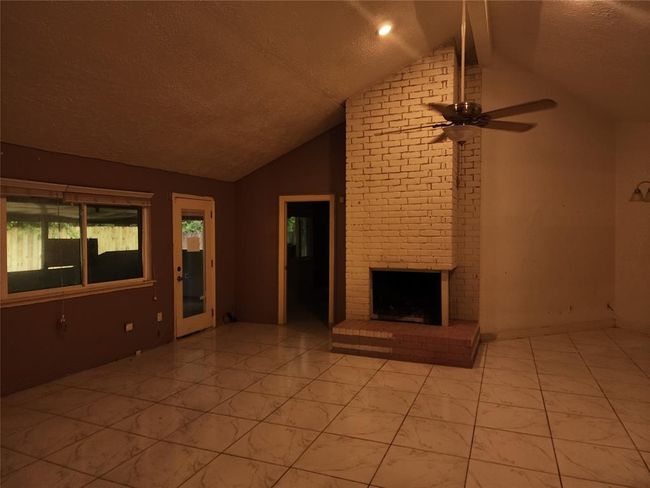 Family Room | Image 4