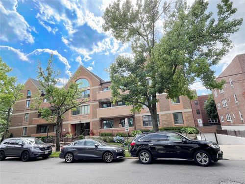 10 Canterbury Rd, Great Neck, NY, 11021-2639 | Card Image