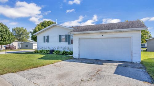 3507 Stone Dr, Sheboygan, WI, 53083-6007 | Card Image