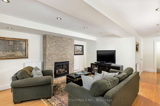 27 Larkin Ave, House other with 4 bedrooms, 2 bathrooms and null parking in Toronto ON | Image 32
