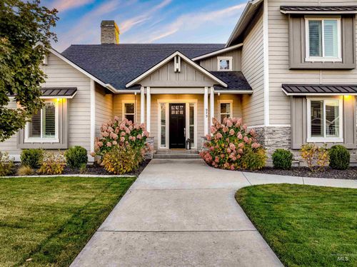 975 W Back Forty Dr, Eagle, ID, 83616-6315 | Card Image