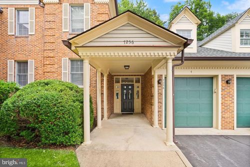 2-7256 Glen Hollow Ct, ANNANDALE, VA, 22003-2562 | Card Image