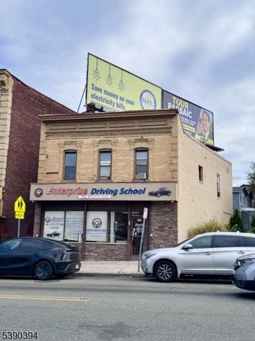 976 Main Ave, Passaic, NJ, 07055-8535 | Card Image