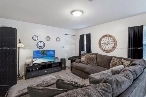 2-219 Nw 7th Ct, Hallandale Beach, FL, 33009-2322 | Card Image