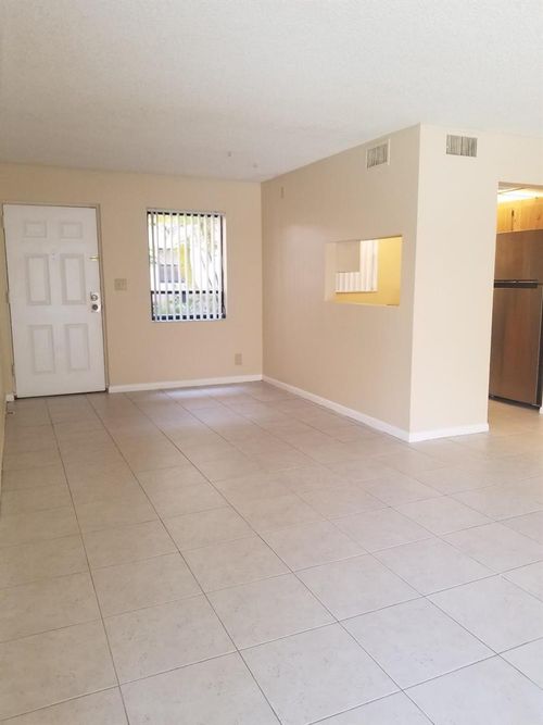 102-1850 N Congress Ave, West Palm Beach, FL, 33401-8203 | Card Image
