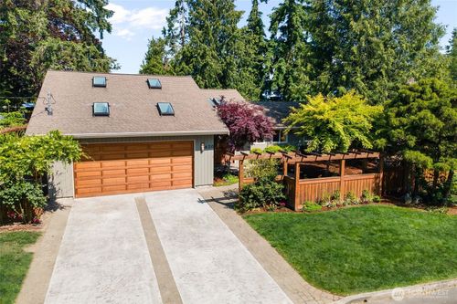 620 167th Ave Ne, Bellevue, WA, 98008-4025 | Card Image