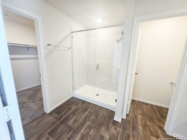 437 Middle Green Loop, House other with 3 bedrooms, 2 bathrooms and null parking in Floresville TX | Image 14