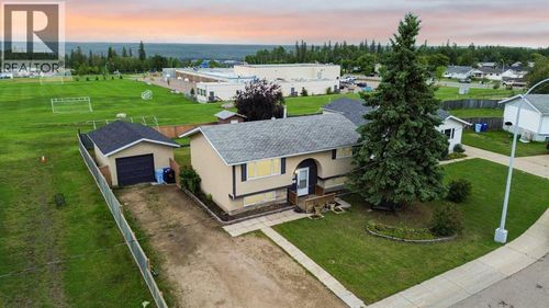 189 Sitka Drive, Fort Mcmurray, AB, T9H3C1 | Card Image