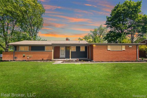31720 N Marklawn St, Farmington Hills, MI, 48334-2854 | Card Image