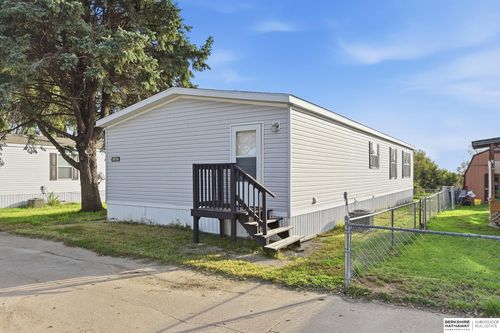 68-8550 Thompson Dr, Blair, NE, 68008-7517 | Card Image