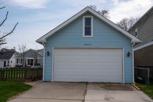 22472 Maple St, Saint Clair Shores, MI, 48081-2315 | Card Image