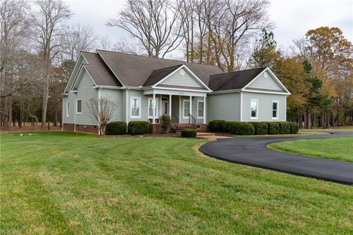 8975 Coles Landing Dr, Gloucester, VA, 23061-5464 | Card Image