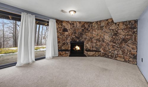 1564 Charter Oak Dr, Rochester Hills, MI, 48309-2702 | Card Image