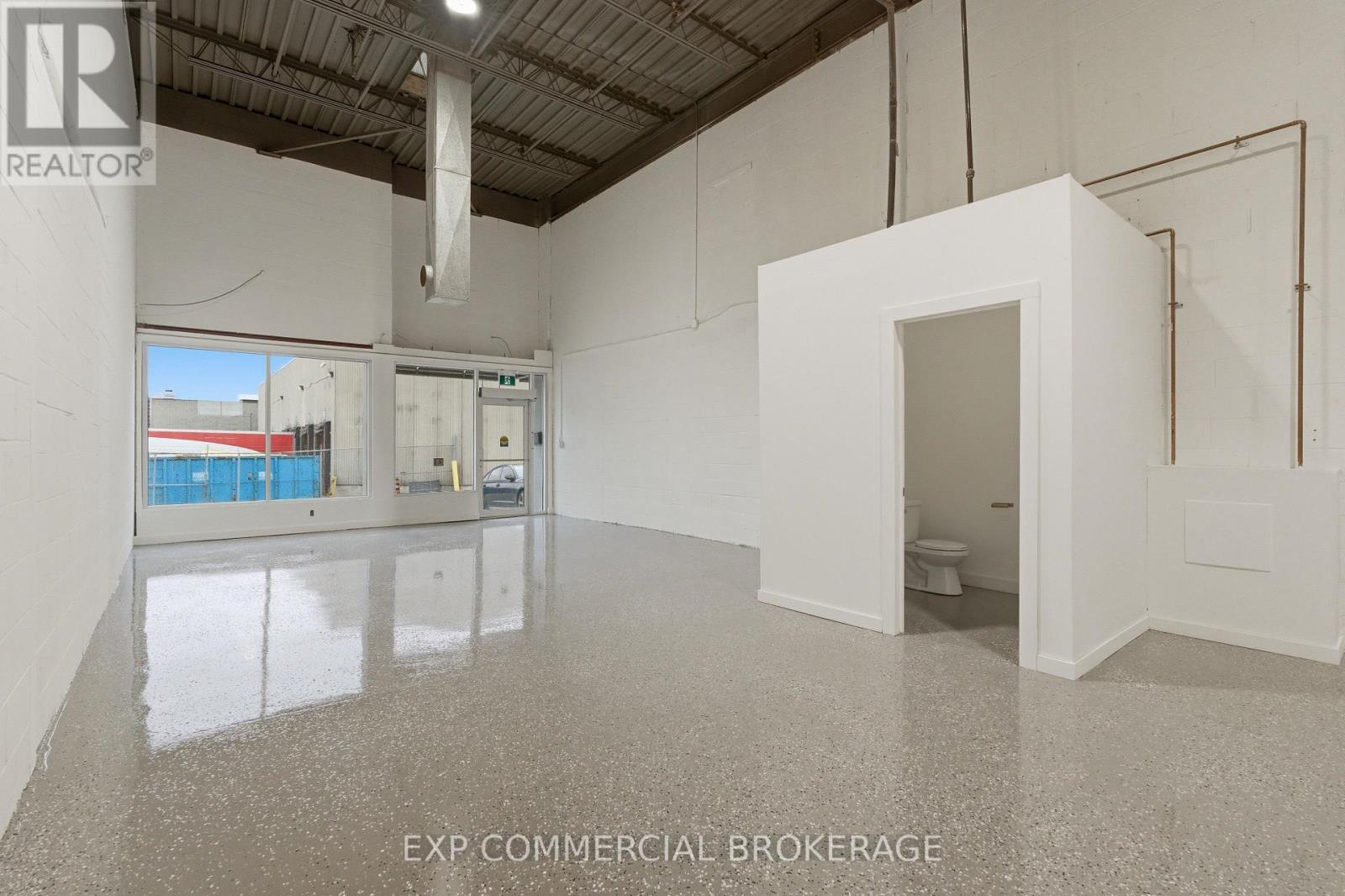 Commercial Sale in Toronto (West Humber-Clairville) 5