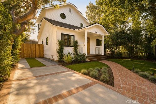 636 Bay St, Santa Monica, CA, 90405-1215 | Card Image