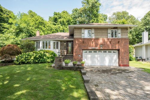 131 Stratford N, Roslyn Heights, NY, 11577-2343 | Card Image