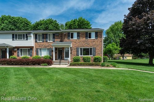 1147 Tienken Ct, Rochester Hills, MI, 48306-4347 | Card Image