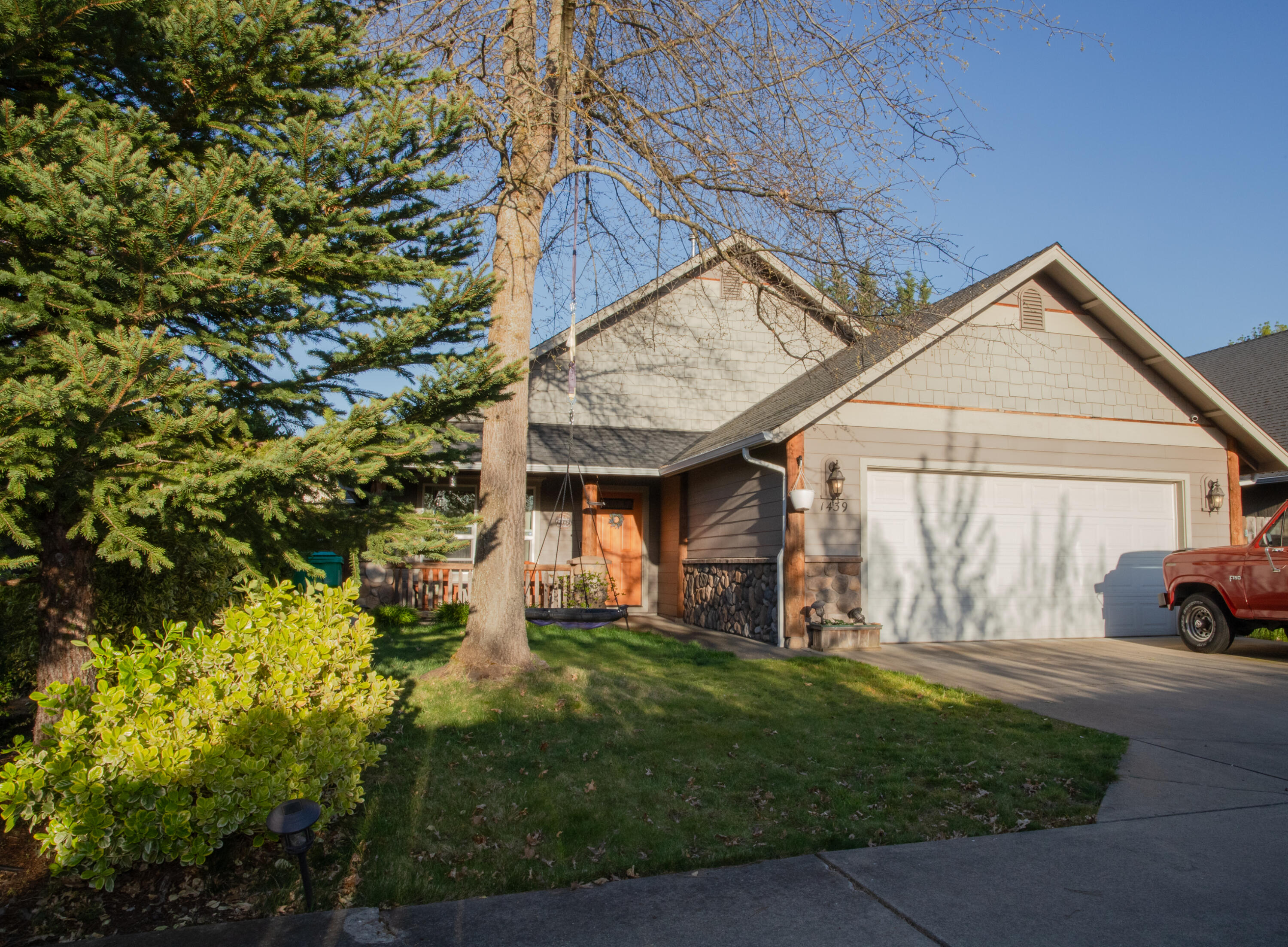 Sturgeon Ct, Grants Pass, OR 97527