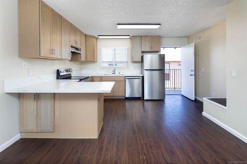 e-975 E Washington Ave, El Cajon, CA, 92020 | Card Image