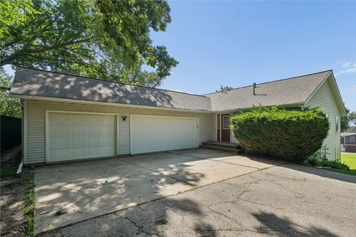 3009 Harvest Hill Rd Sw, Cedar Rapids, IA, 52404-4510 | Card Image