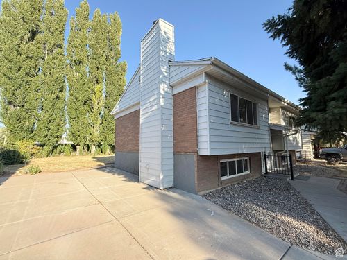 2486 N 690 W, Clinton, UT, 84015-9704 | Card Image