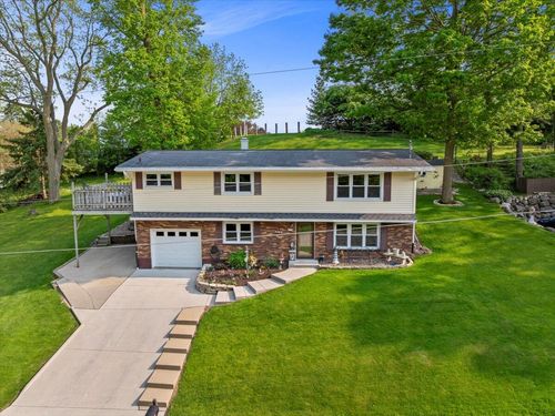 314 Maple Ct, Random Lake, WI, 53075-1779 | Card Image