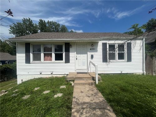 4221 Spruce Ave, Kansas City, MO, 64130-1555 | Card Image