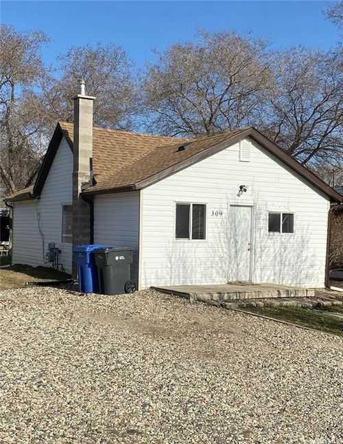 309 5th Street W, Carlyle, SK, S0C0R0 | Card Image