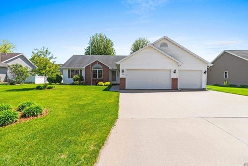 1326 Winter Wheat Drive, NEENAH, WI, 54956 | Card Image