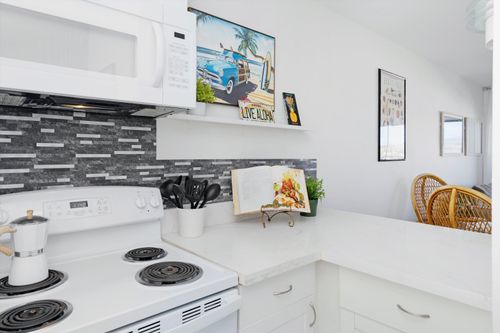 apt-207-1063 Lower Main St, Wailuku, HI, 96793-2001 | Card Image