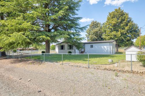 210 Sycamore Dr, Grants Pass, OR, 97526-9036 | Card Image