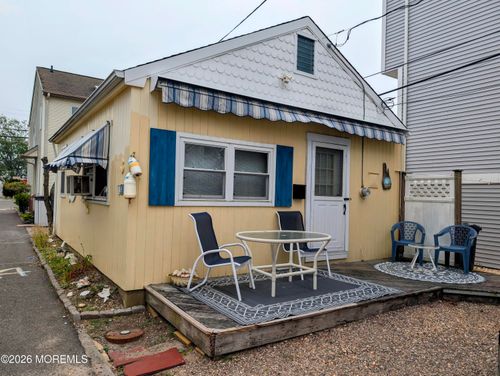 105 W Surf Way, Lavallette, NJ, 08735-1947 | Card Image